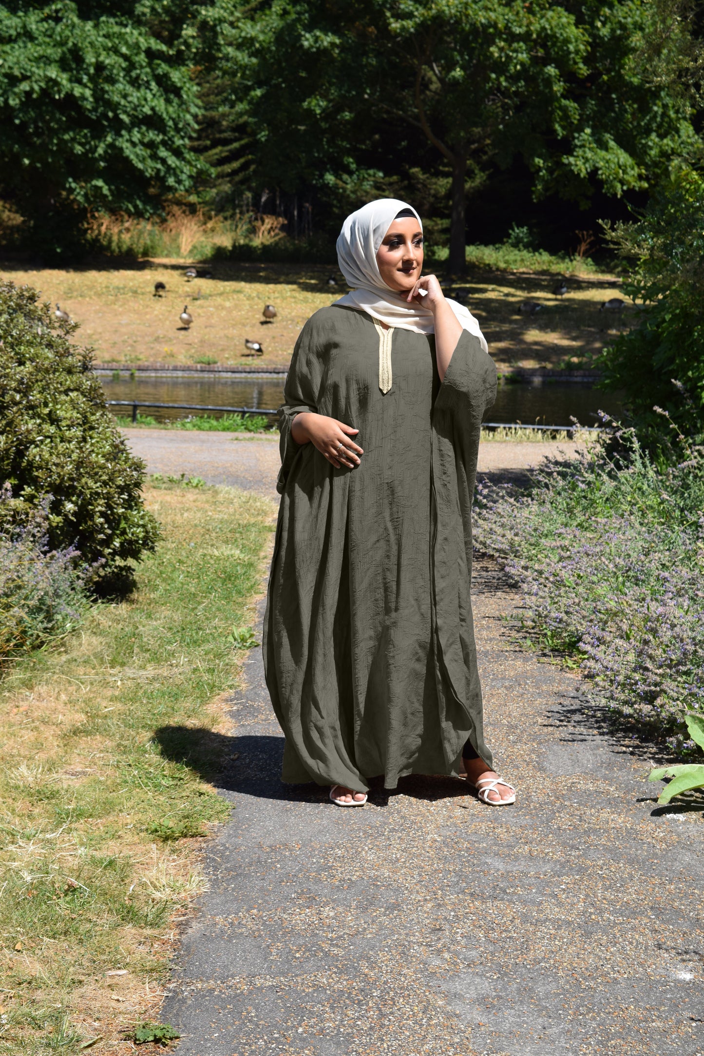Crinkle Jacquard Farasha Abaya in Dark Khaki