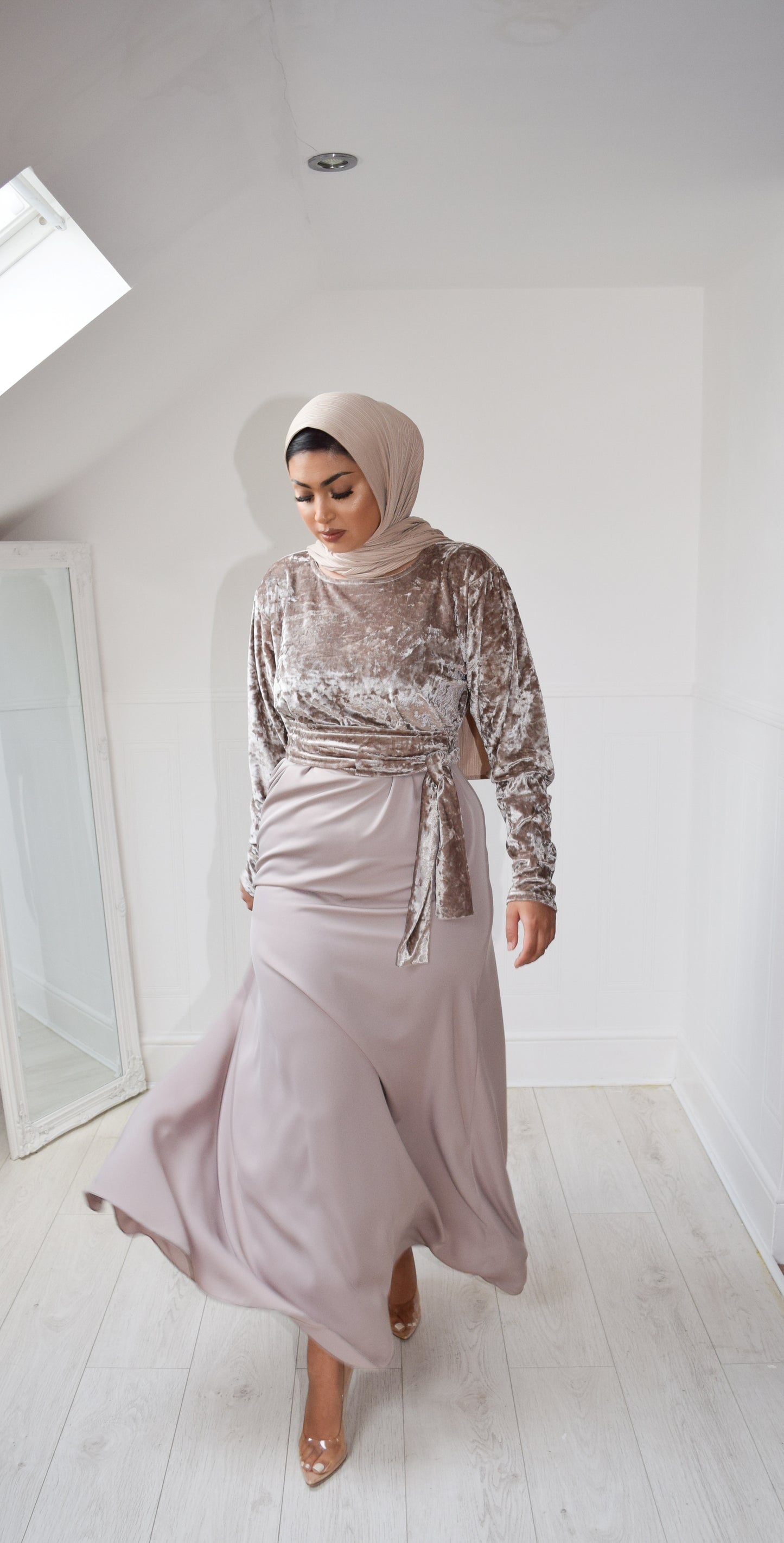 Parisa Nida Velvet Aline abaya in Latte