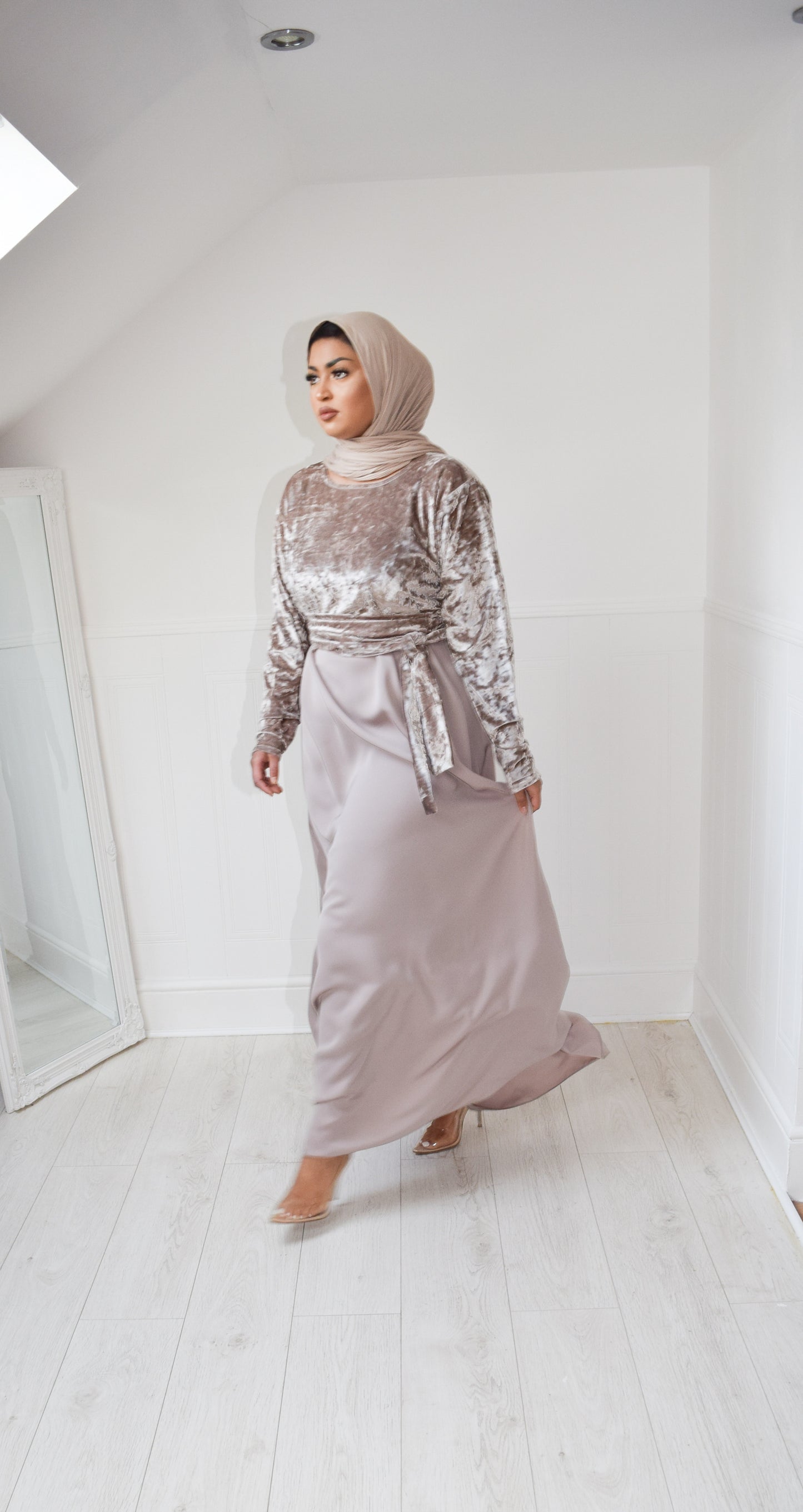 Parisa Nida Velvet Aline abaya in Latte