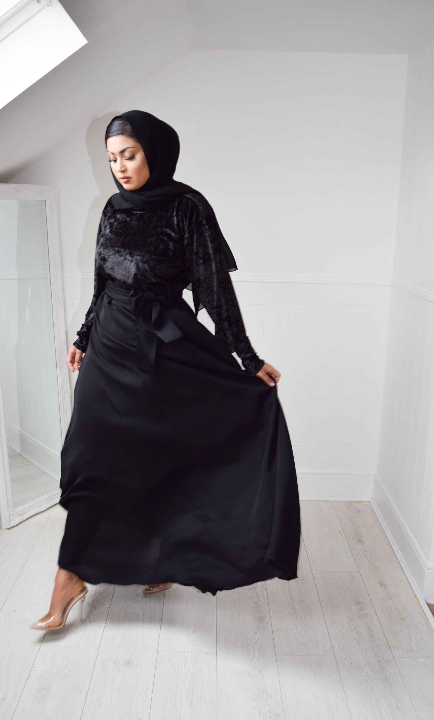 Parisa Nida Velvet Aline abaya in Black