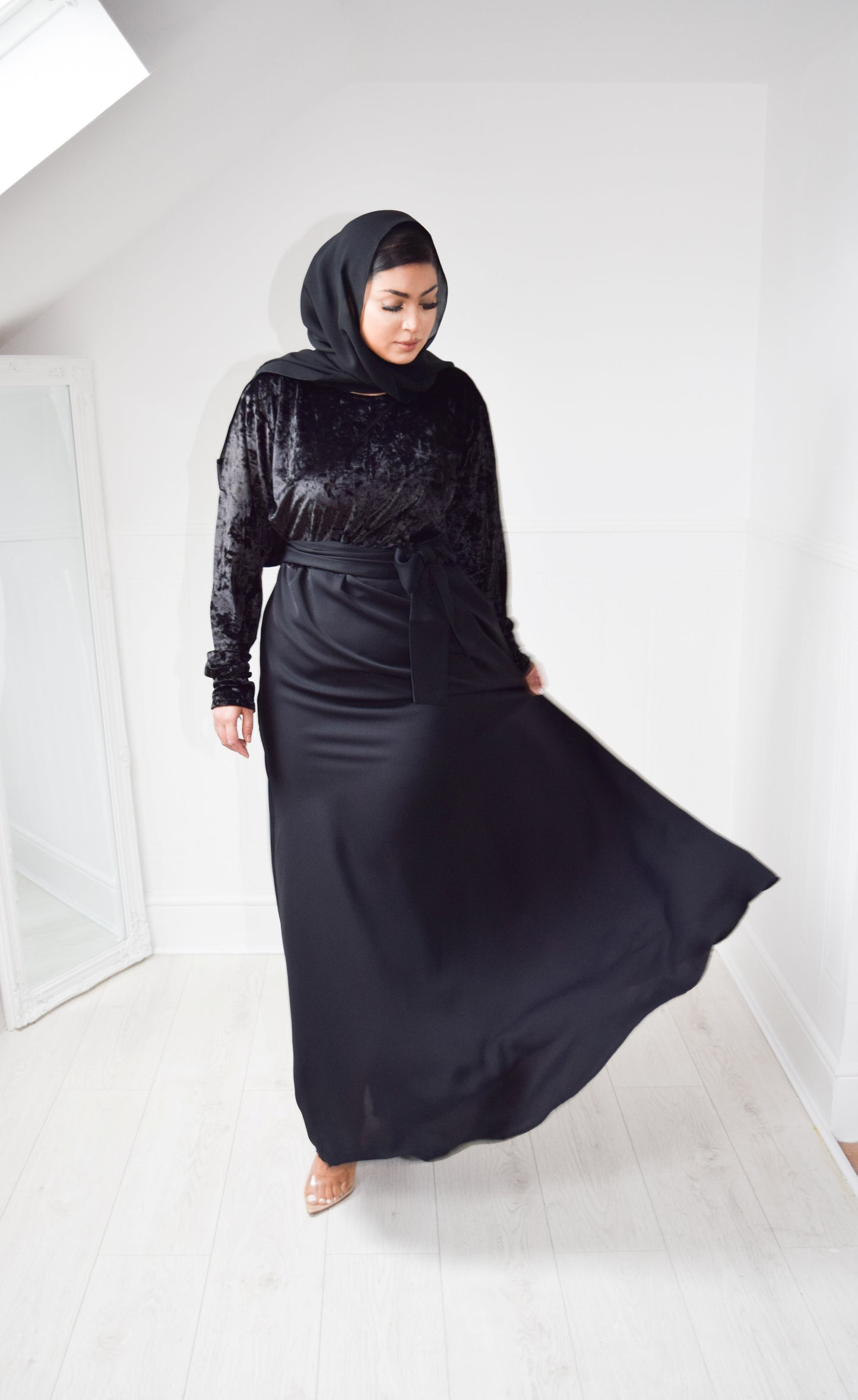 Parisa Nida Velvet Aline abaya in Black