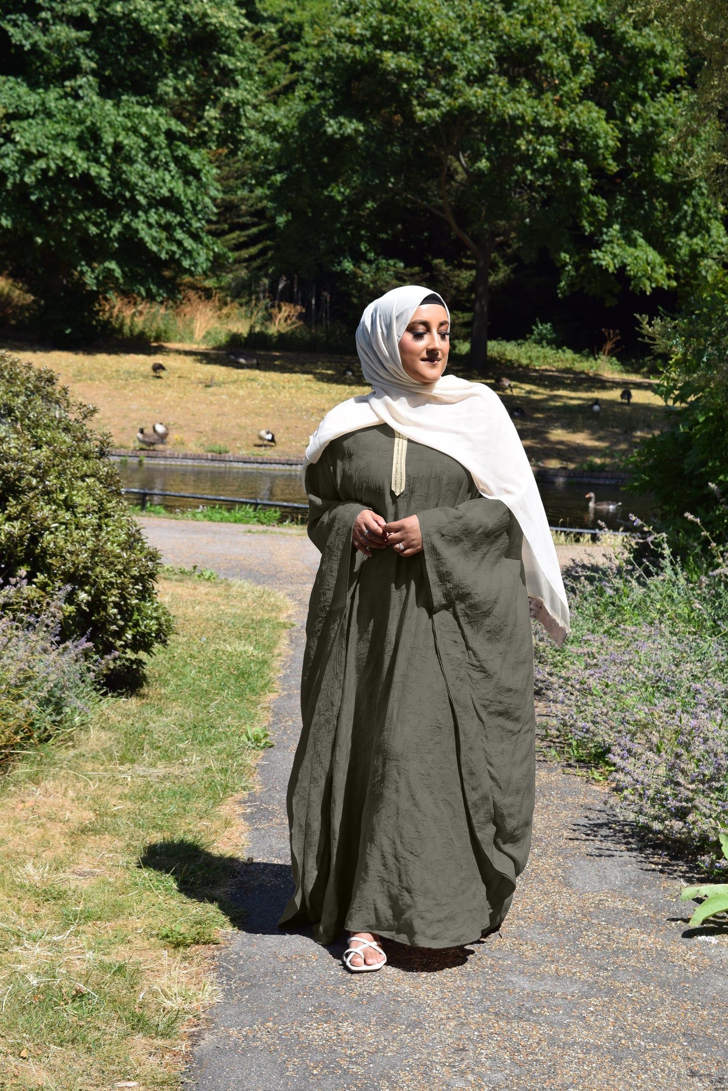 Crinkle Jacquard Farasha Abaya in Dark Khaki