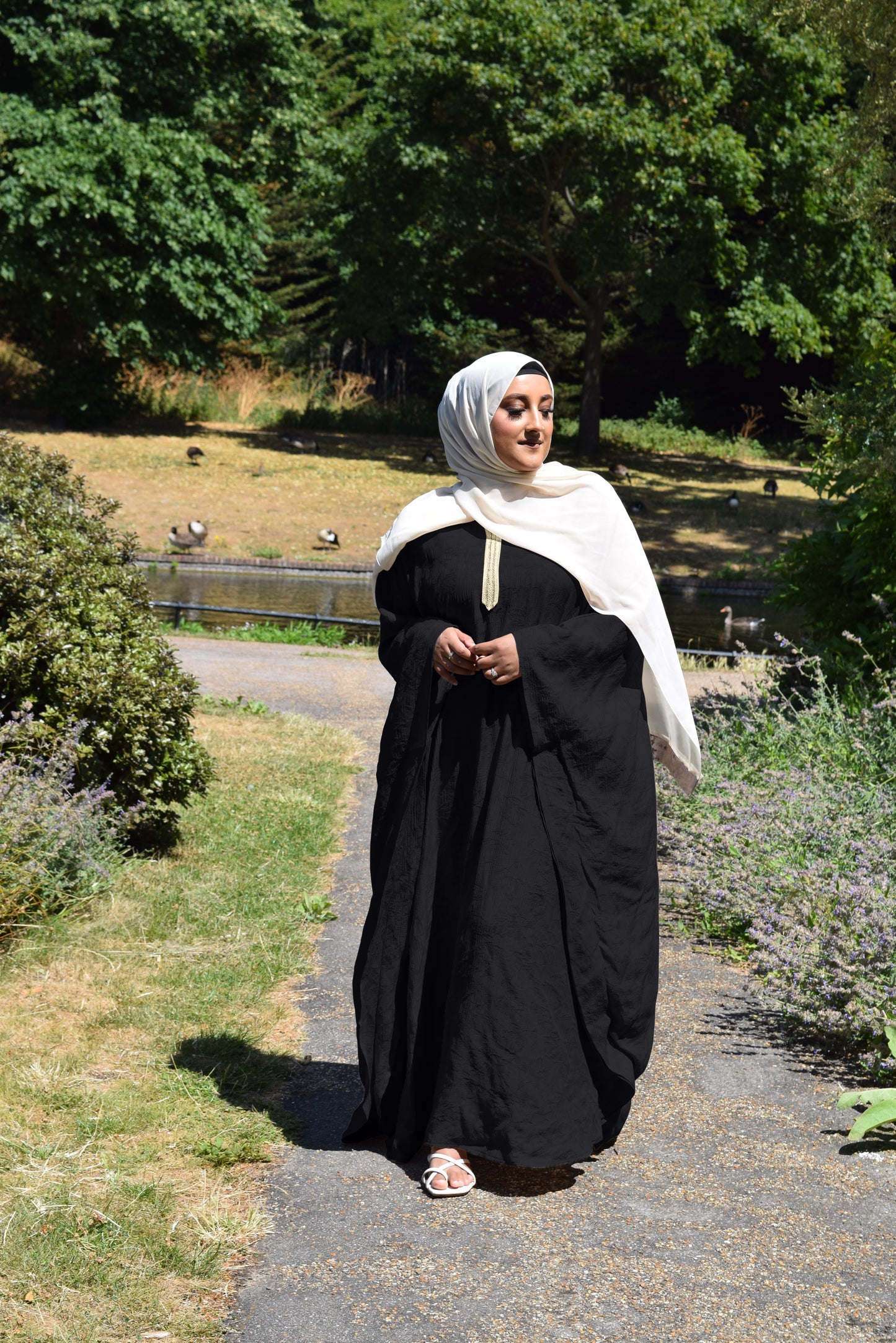 Crinkle Jacquard Farasha Abaya in Jet Black