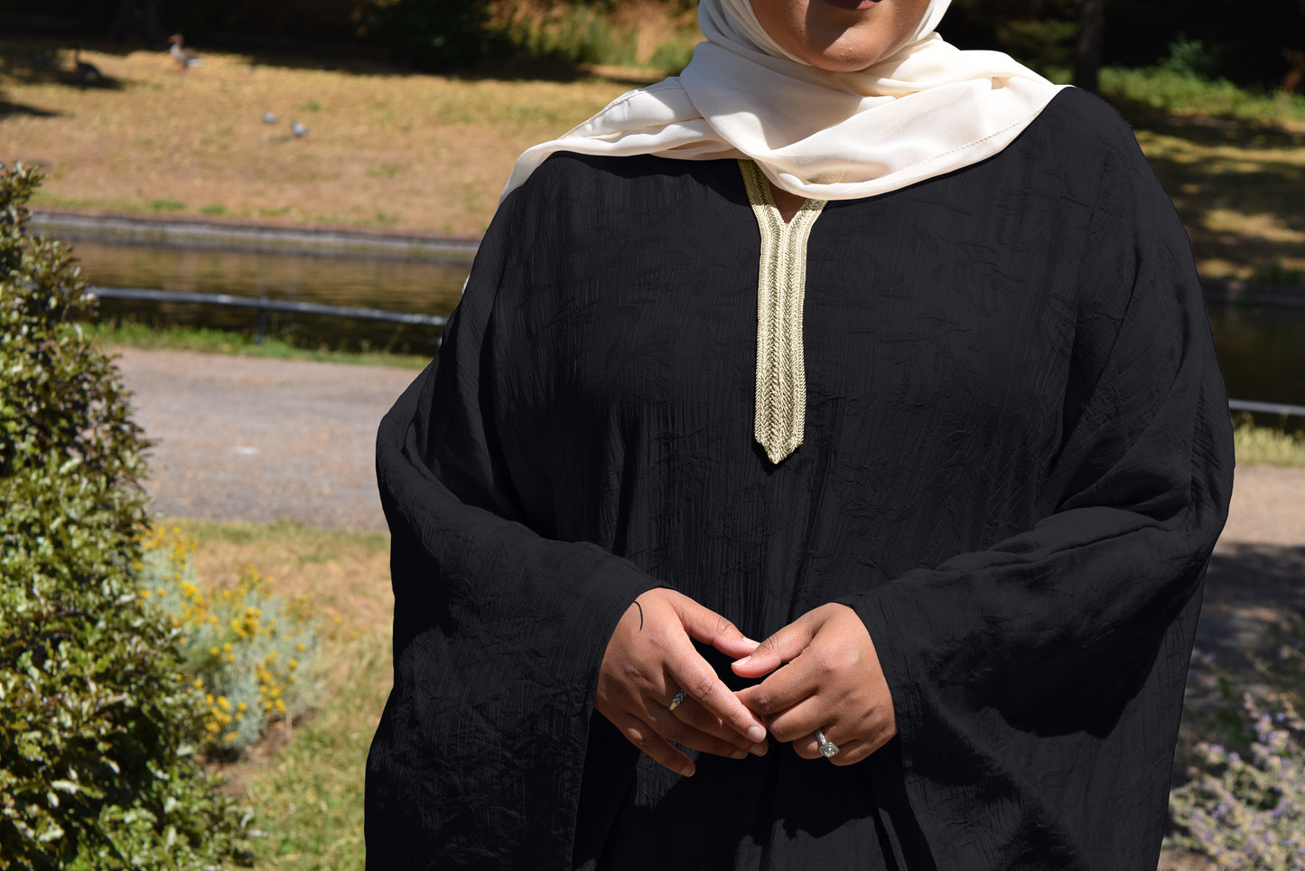 Crinkle Jacquard Farasha Abaya in Jet Black