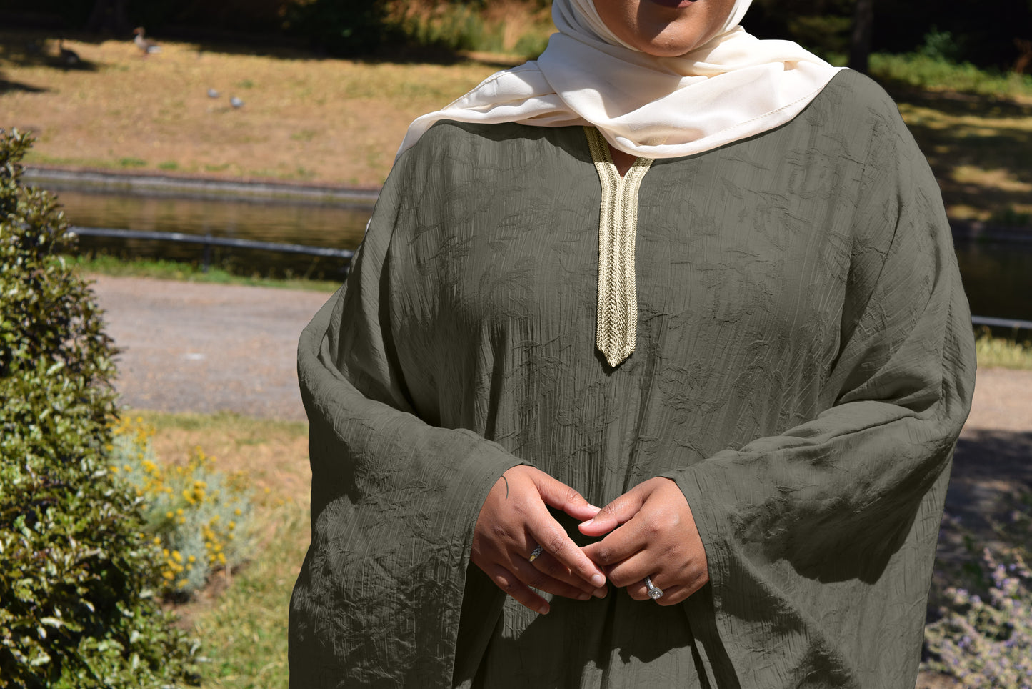 Crinkle Jacquard Farasha Abaya in Dark Khaki