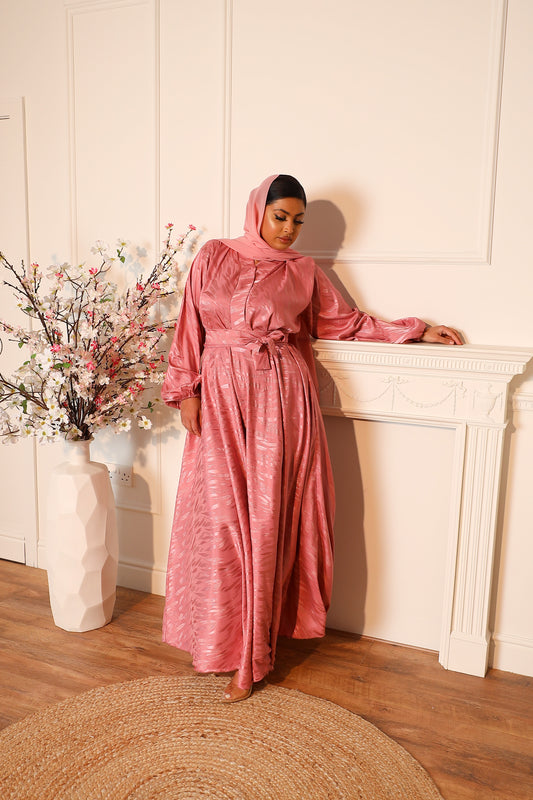 Ainaz Abaya in a jacquard Dusky Pink