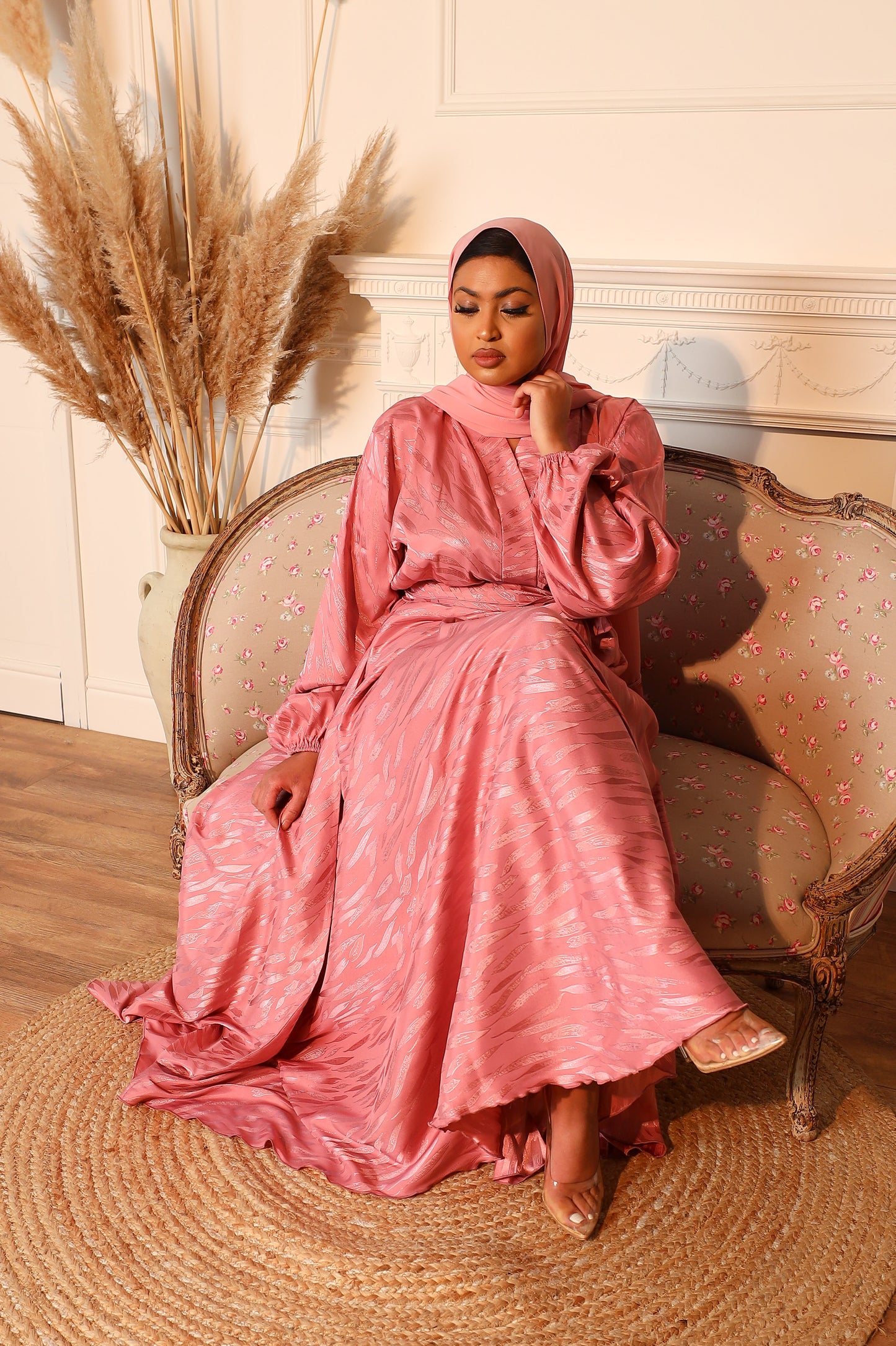 Ainaz Abaya in a jacquard Dusky Pink