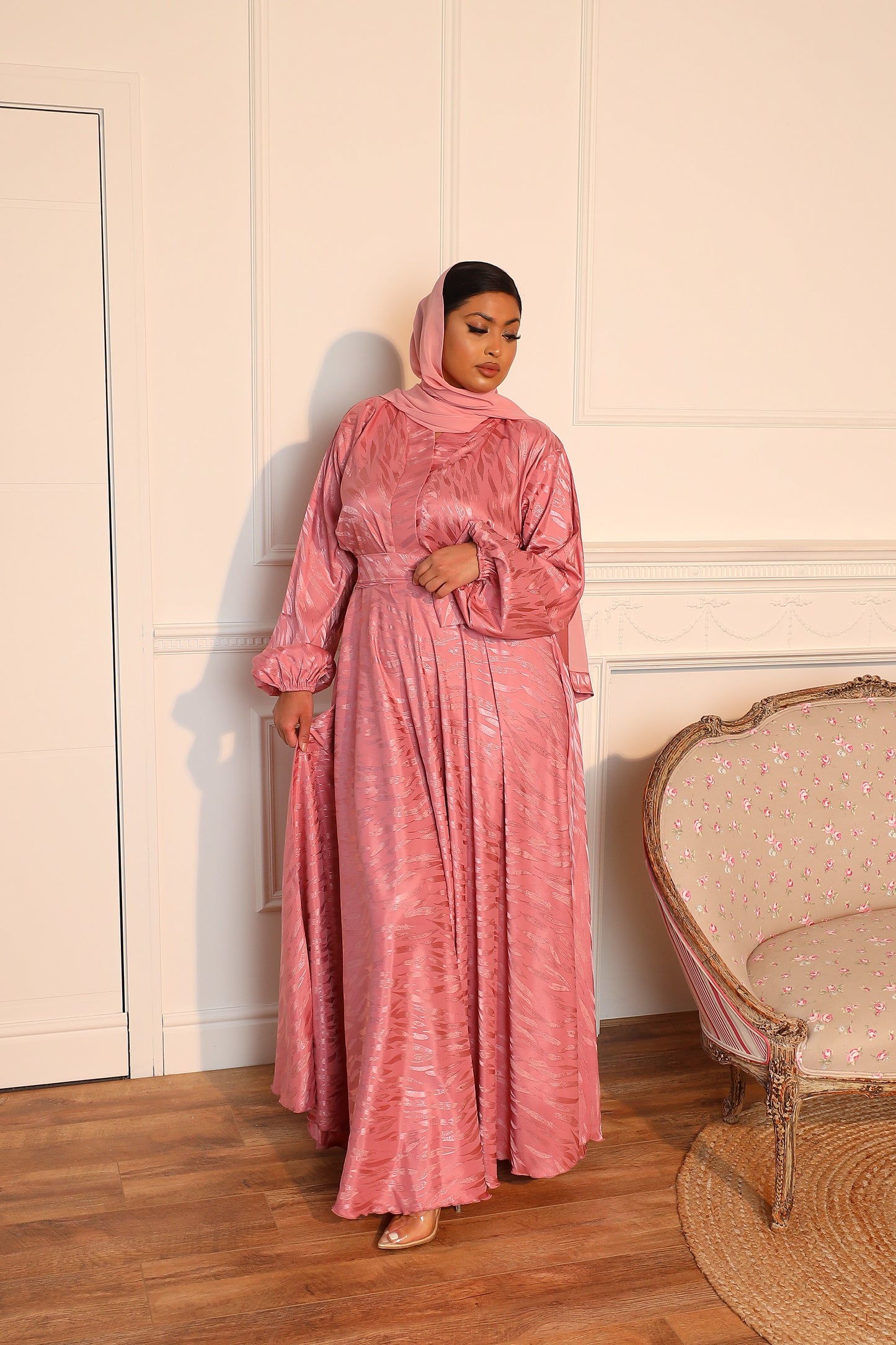 Ainaz Abaya in a jacquard Dusky Pink