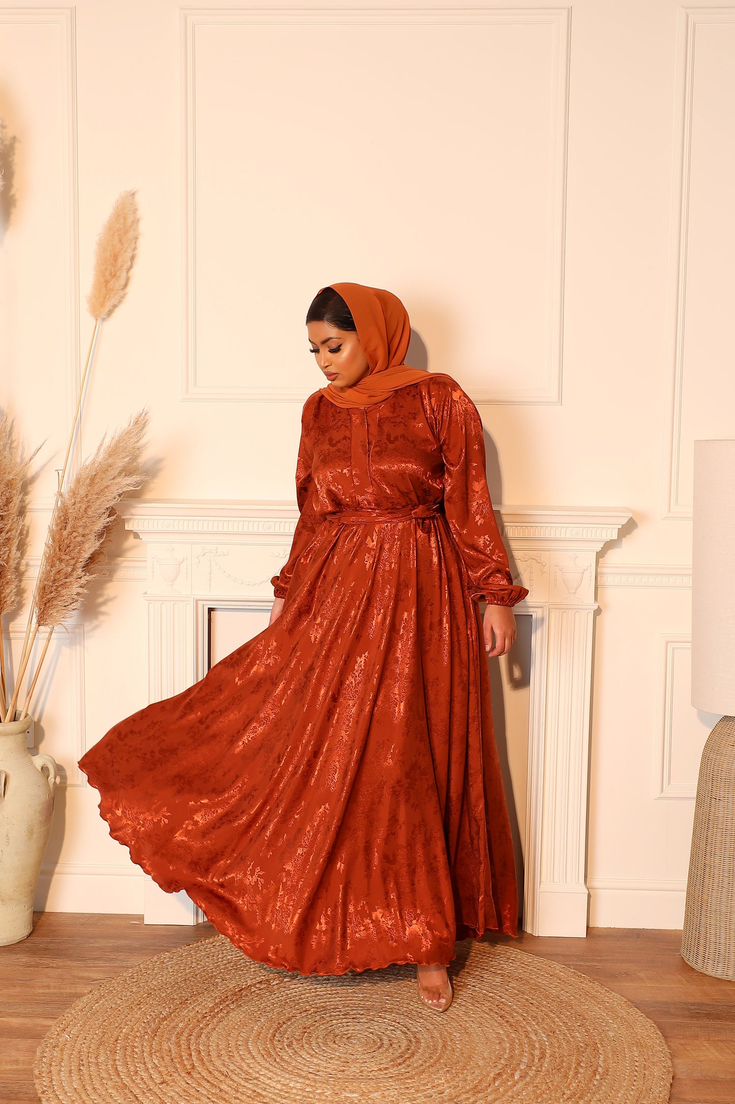 Ainaz Abaya in a jacquard Rust