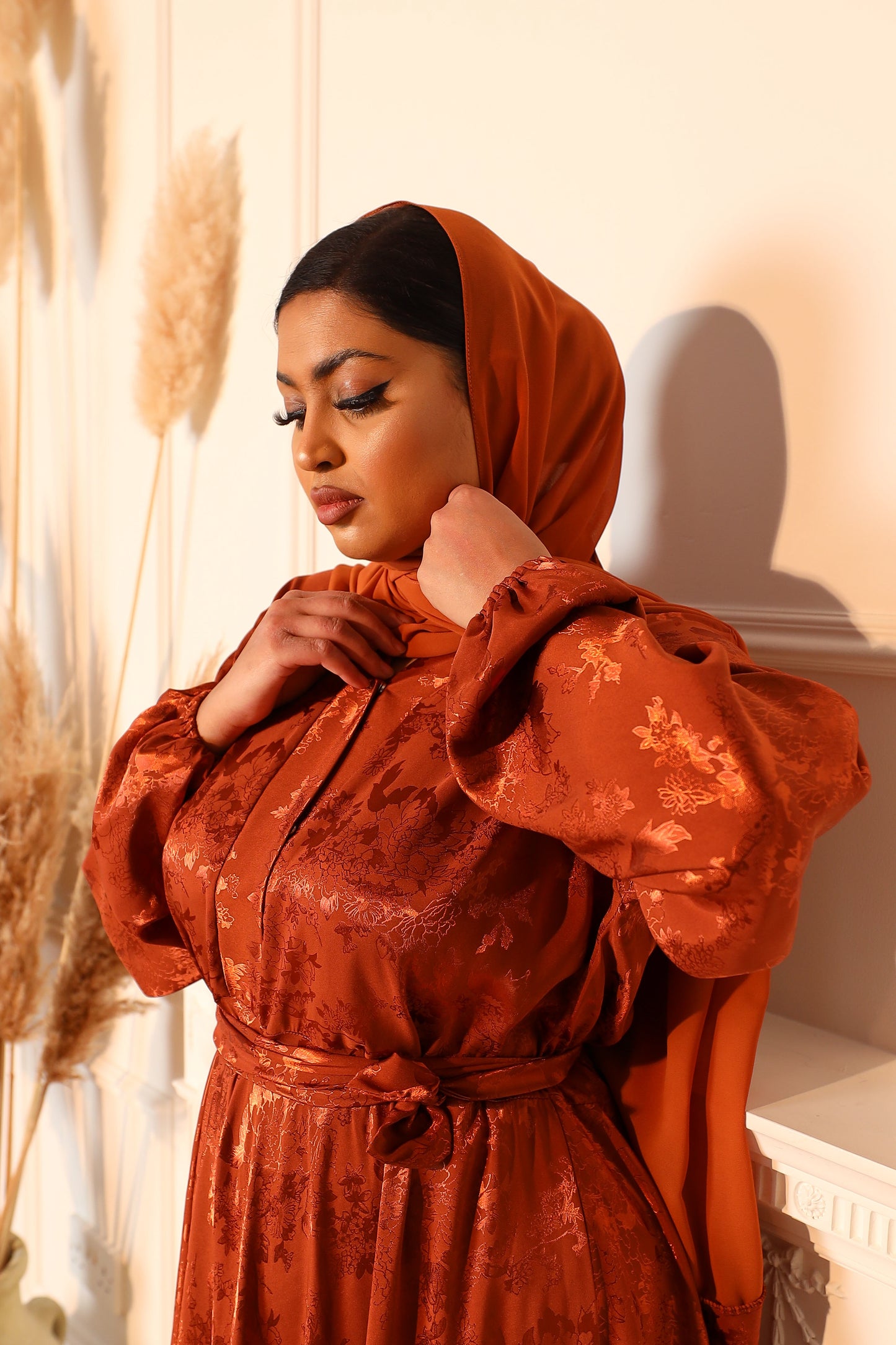 Ainaz Abaya in a jacquard Rust