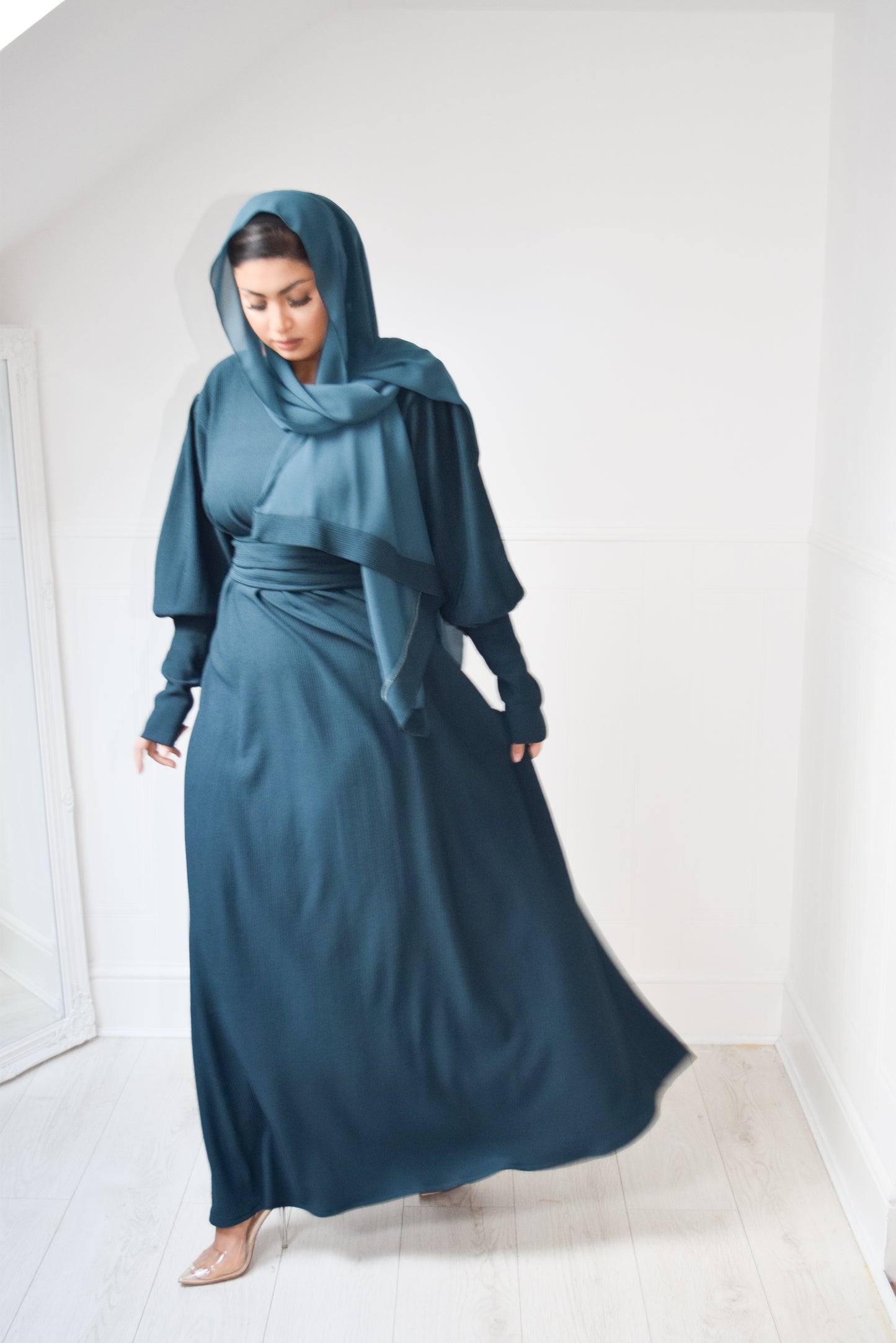 Ava Puff Sleeve textured Abaya in Teal Green