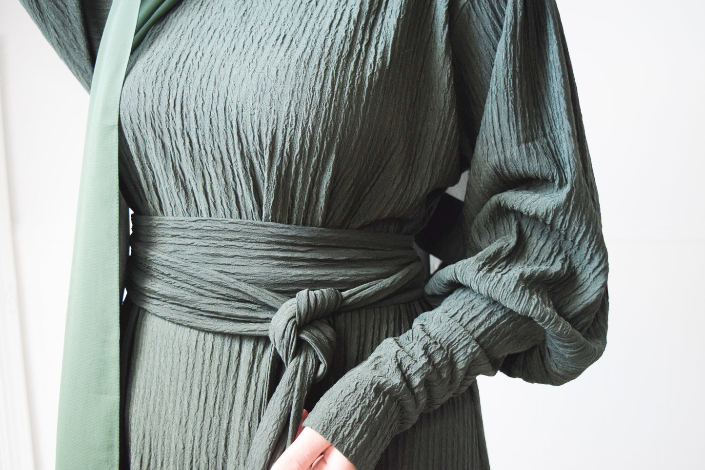 Ava Puff Sleeve textured Abaya in Forest Green
