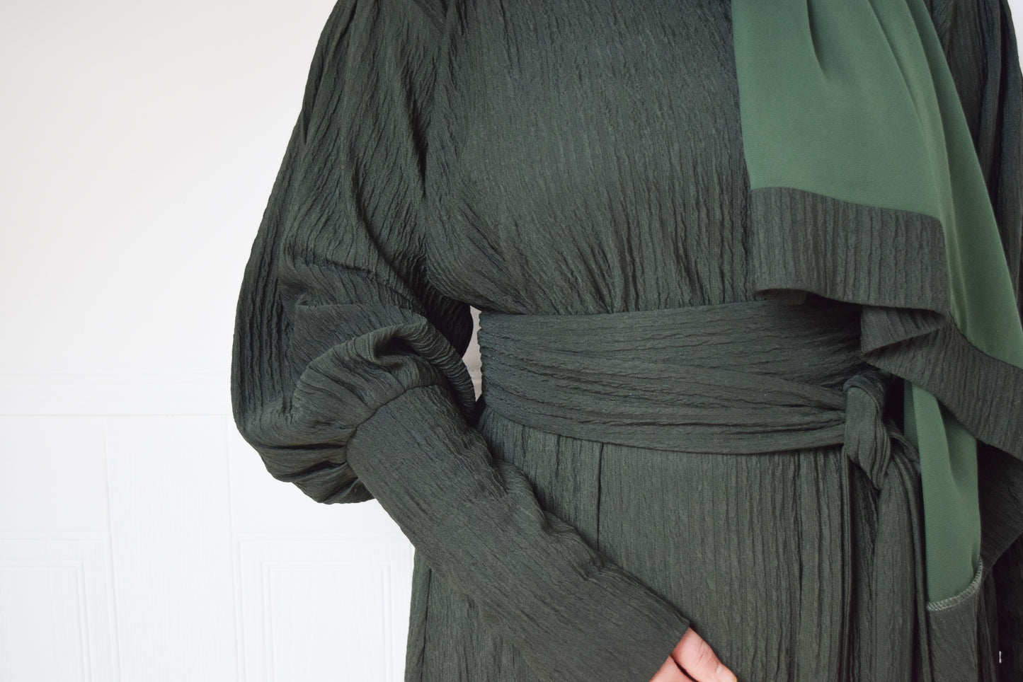 Ava Puff Sleeve textured Abaya in Forest Green