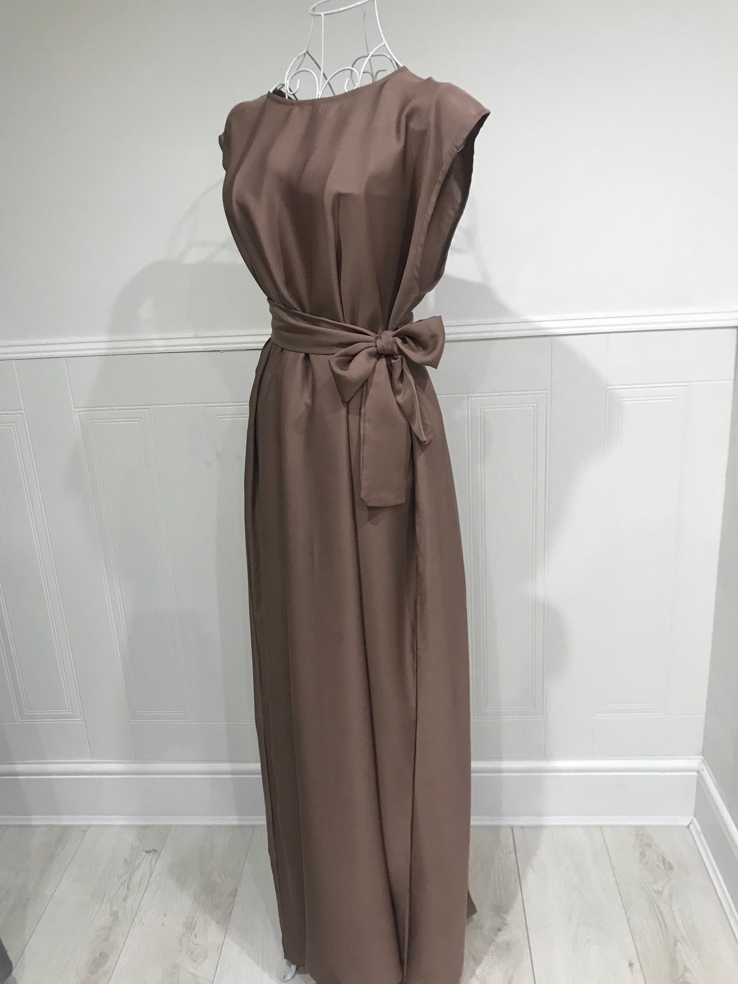 Aisha Inner sleeveless slip: Taupe