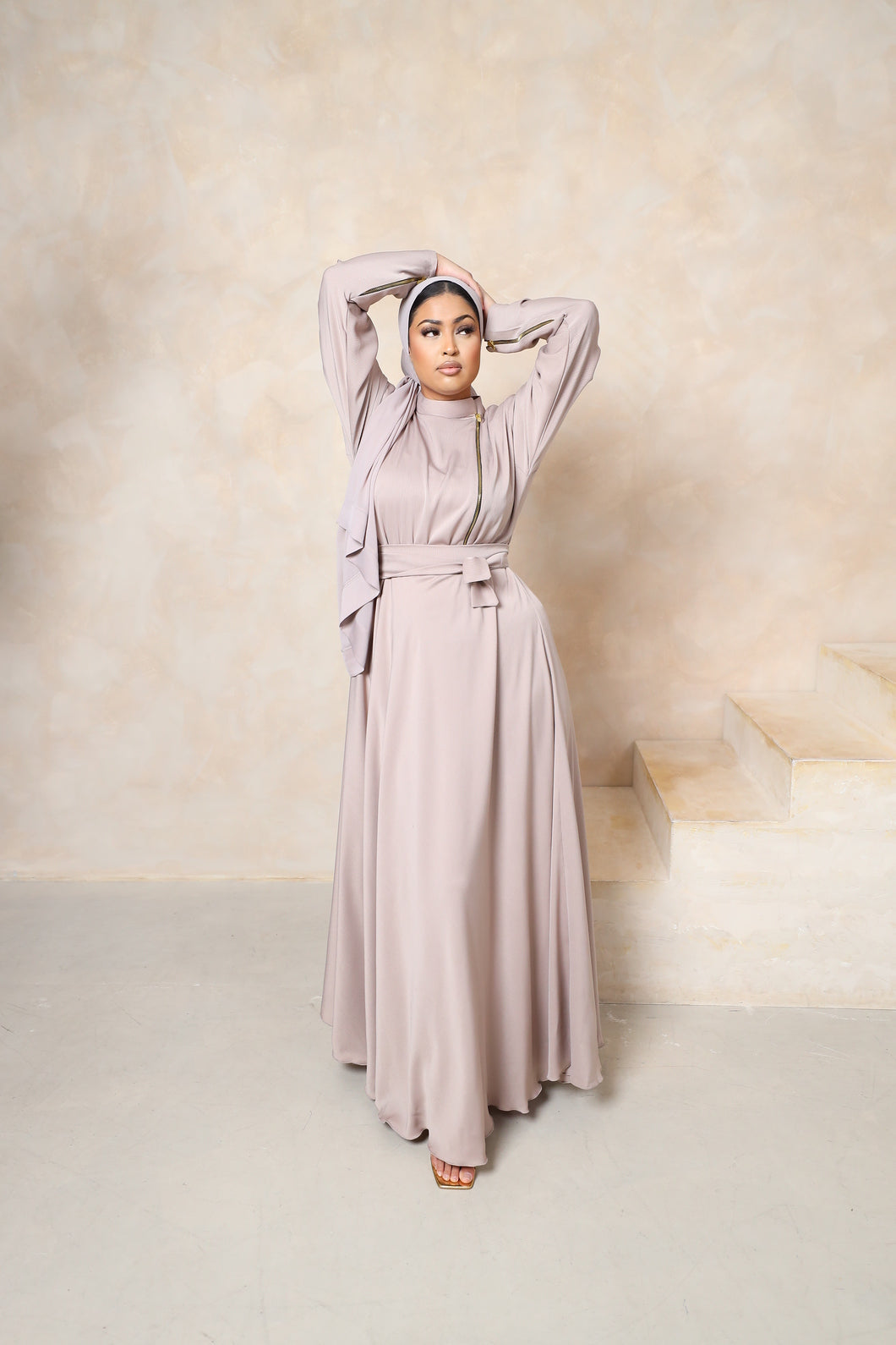 Habiba zip flare abaya Pebble in Fine Crinkle
