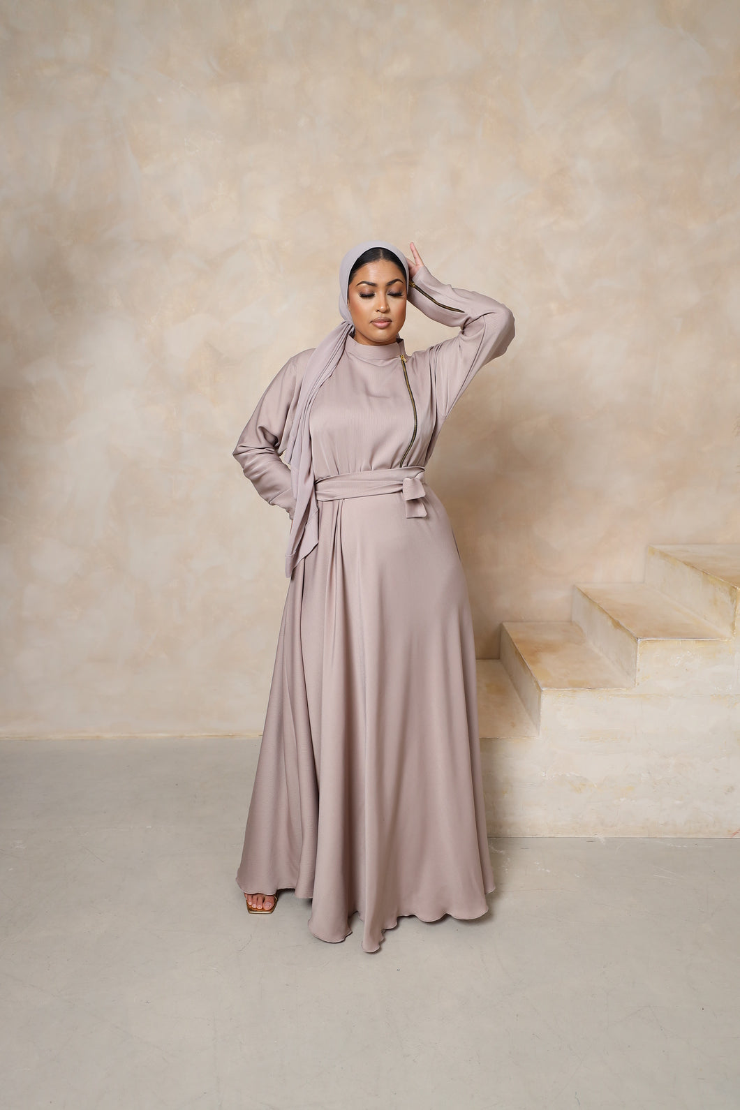 Habiba zip flare abaya Pebble in Fine Crinkle