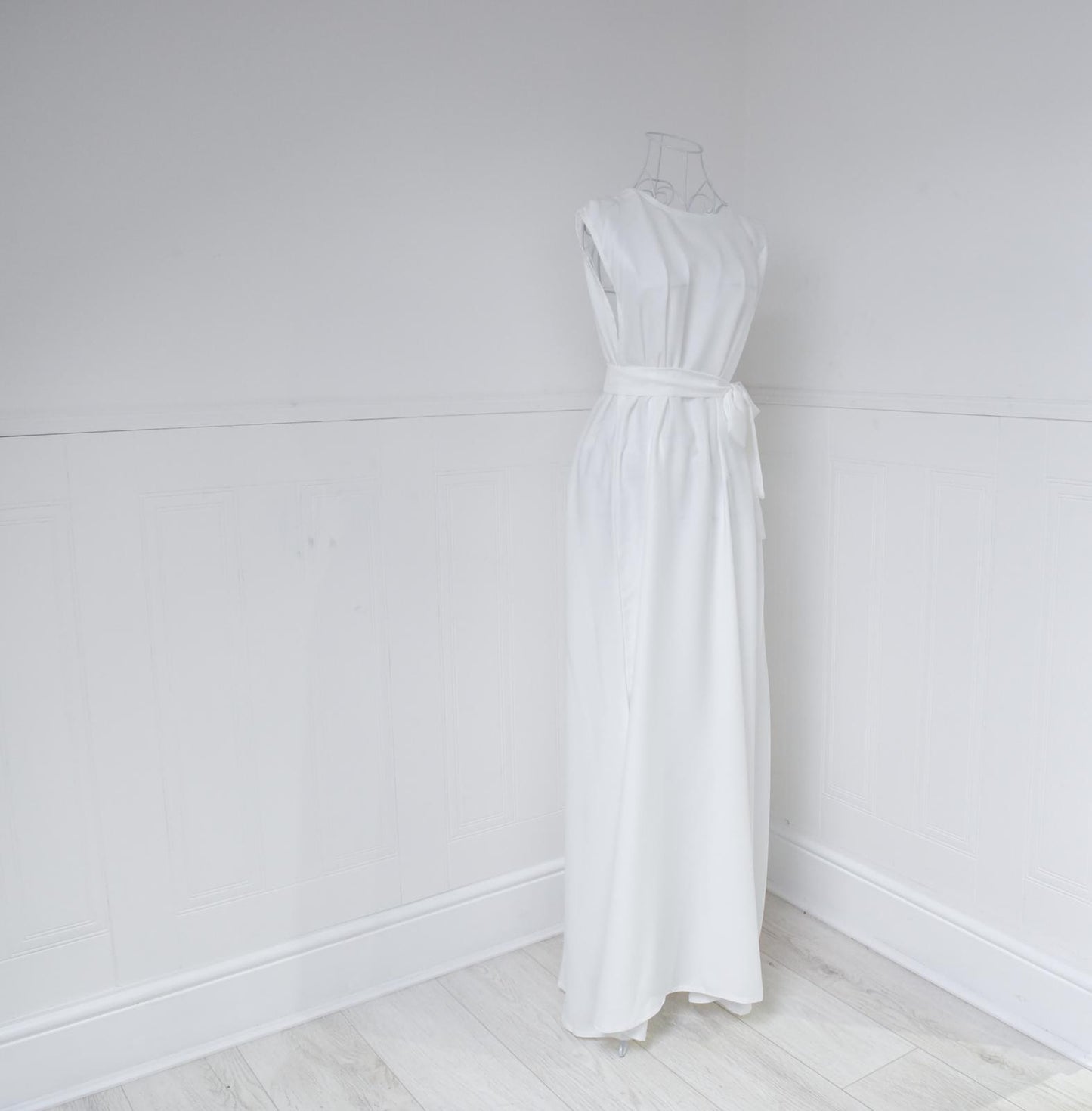 Aisha Inner sleeveless slip: White