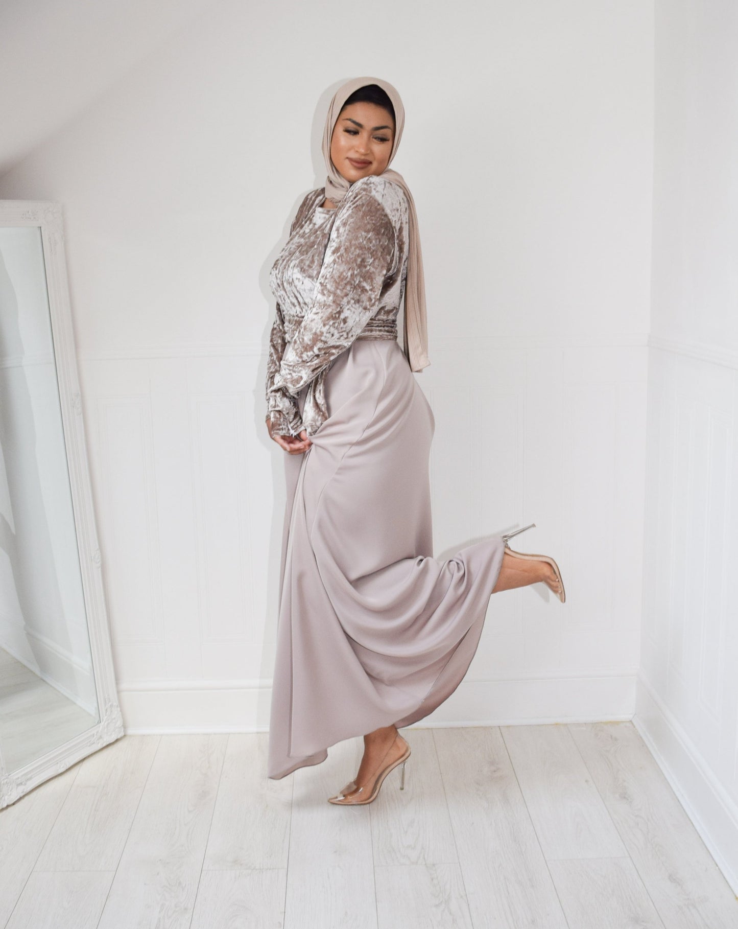 Parisa Nida Velvet Aline abaya in Latte