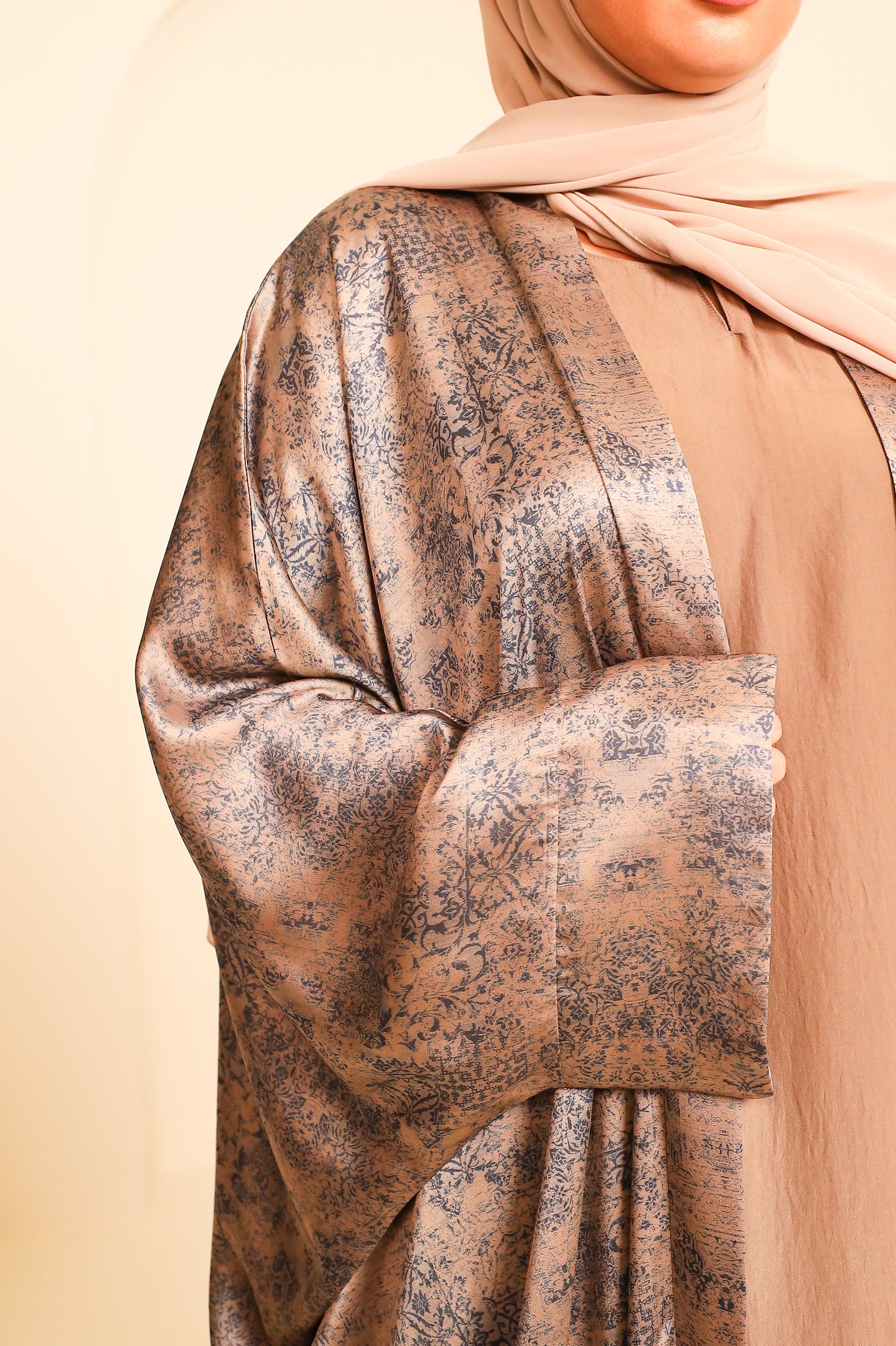 Zahra Batwing Farasha Open Jacket Abaya with inner in a Navy Floral Damask print -  4 piece set