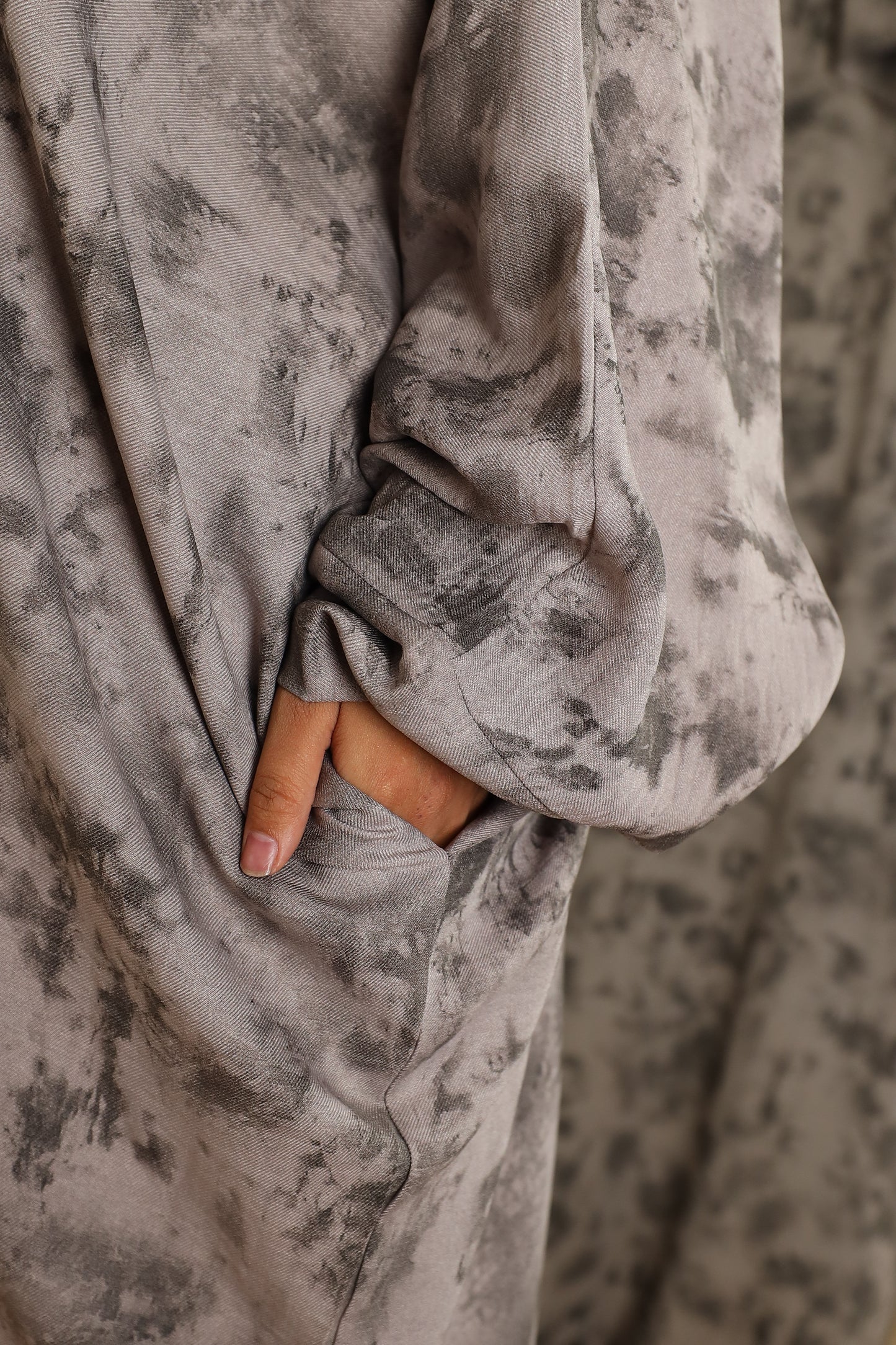 Tie dye Farasha Open Jacket Abaya in Stone Taupe -  4 piece set