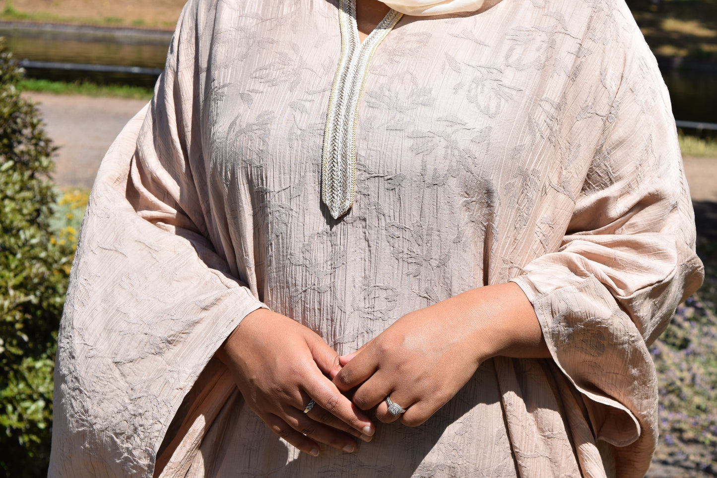 Crinkle Jacquard Farasha Abaya in Latte Beige