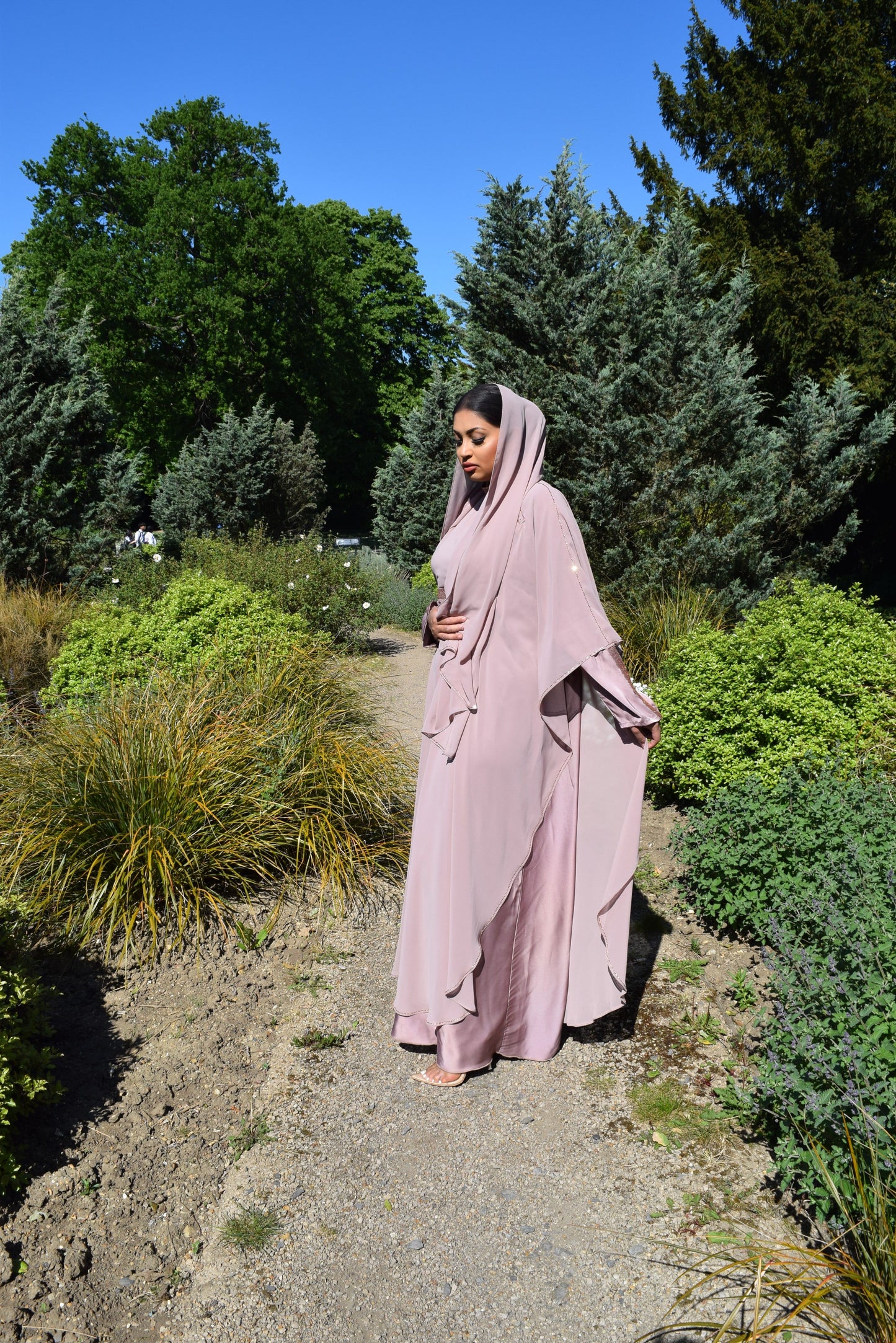 Maryam Double layered Satin chiffon Farasha Abaya Dusky Pink