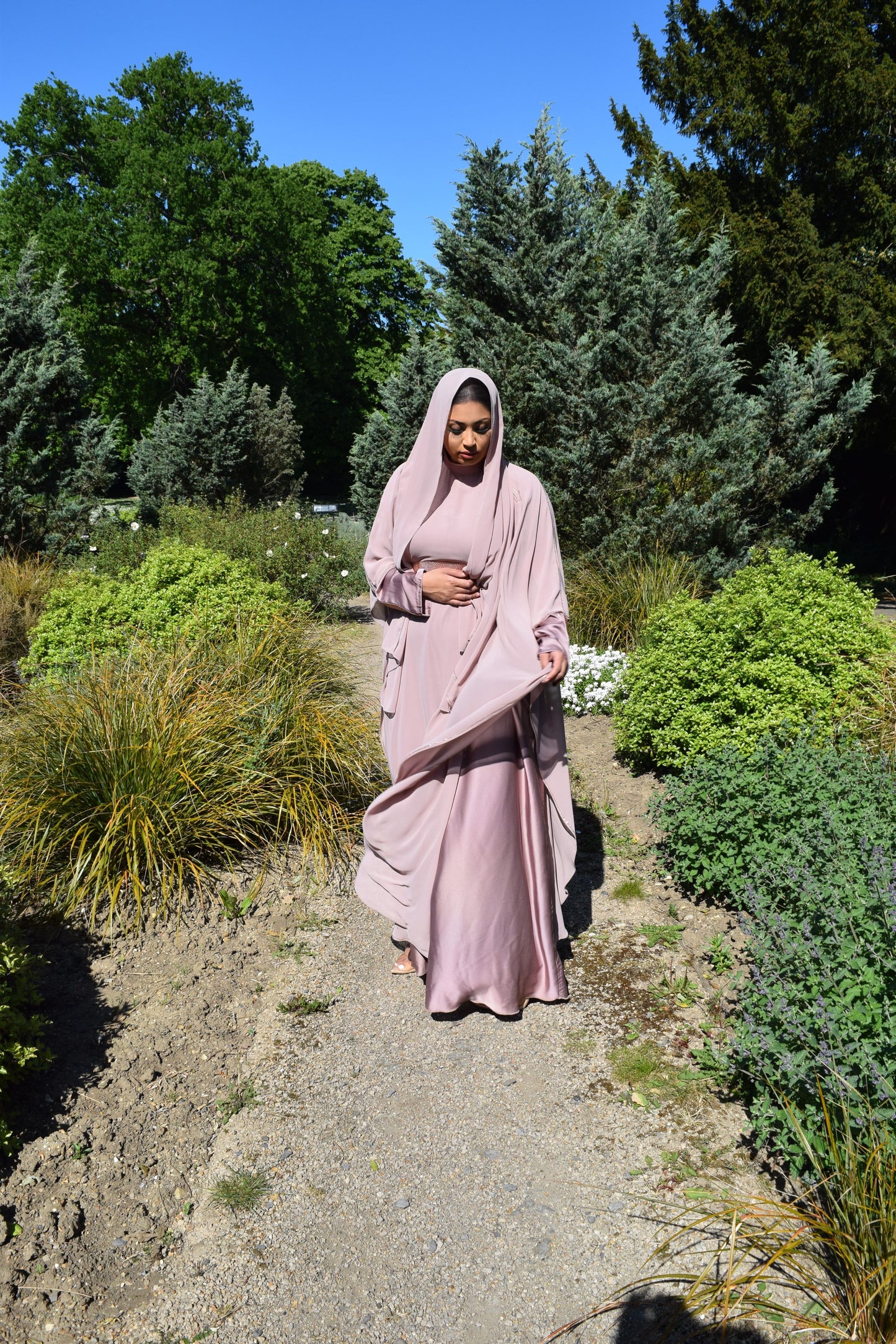 Maryam Double layered Satin chiffon Farasha Abaya Dusky Pink