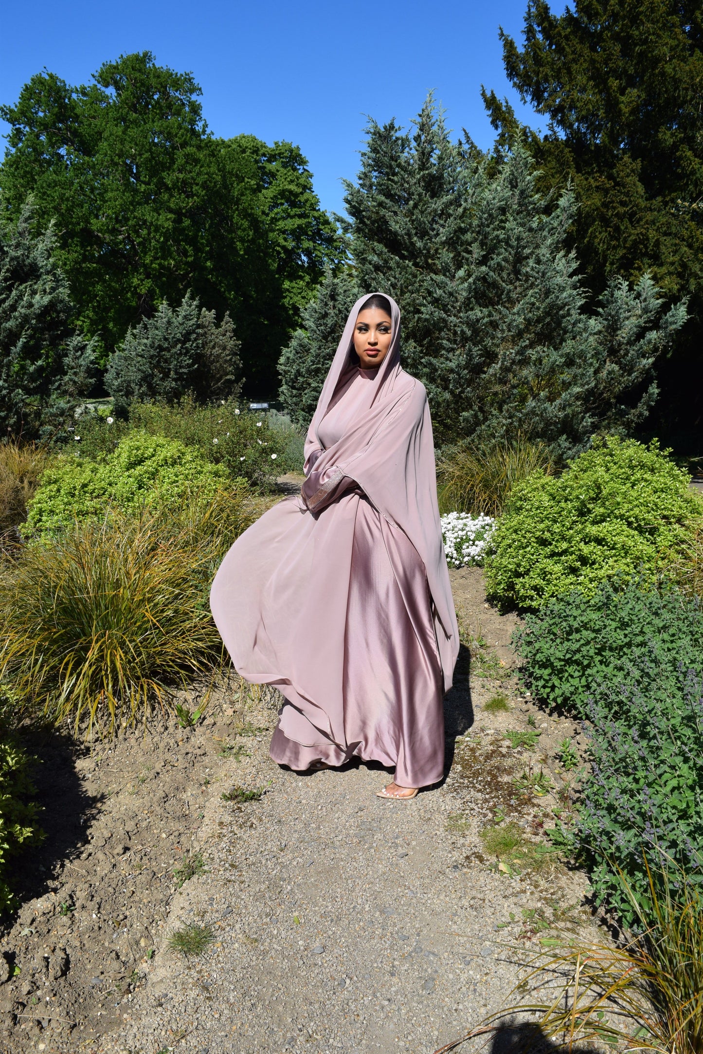Maryam Double layered Satin chiffon Farasha Abaya Dusky Pink