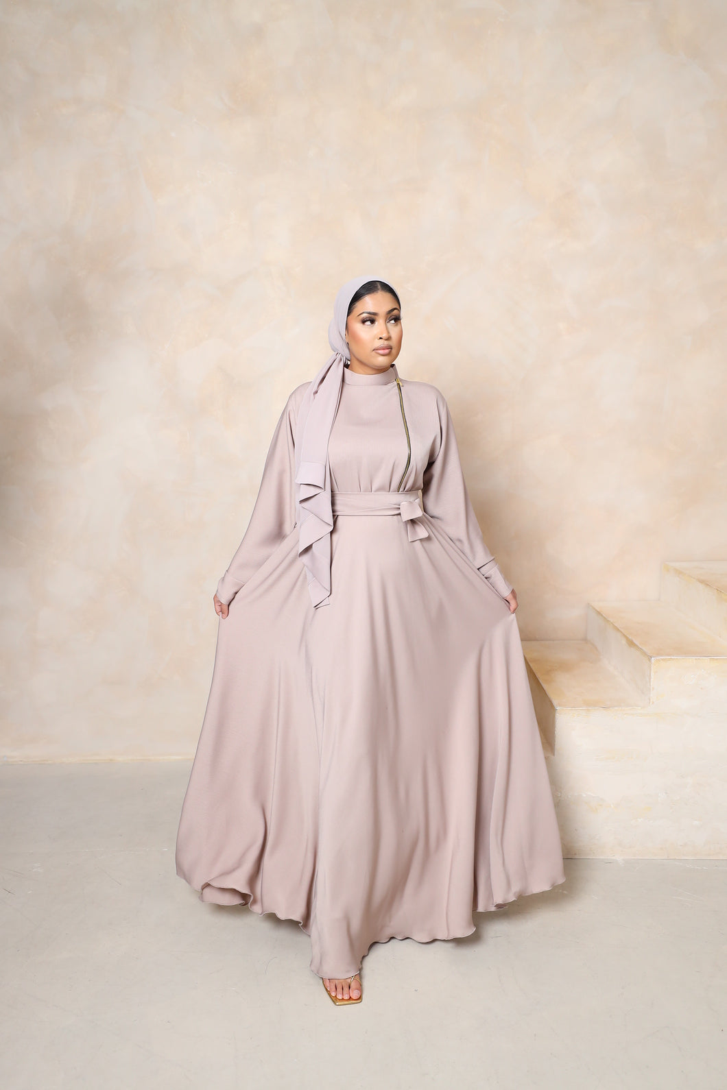 Habiba zip flare abaya Pebble in Fine Crinkle