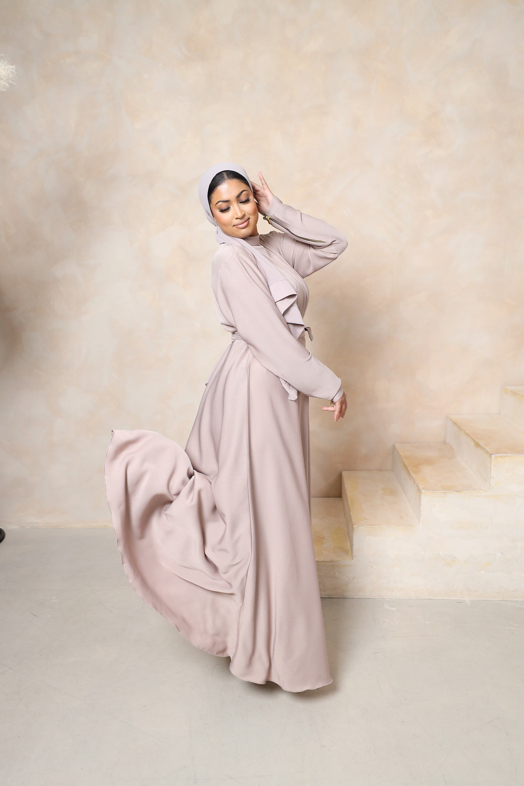 Habiba zip flare abaya Pebble in Fine Crinkle